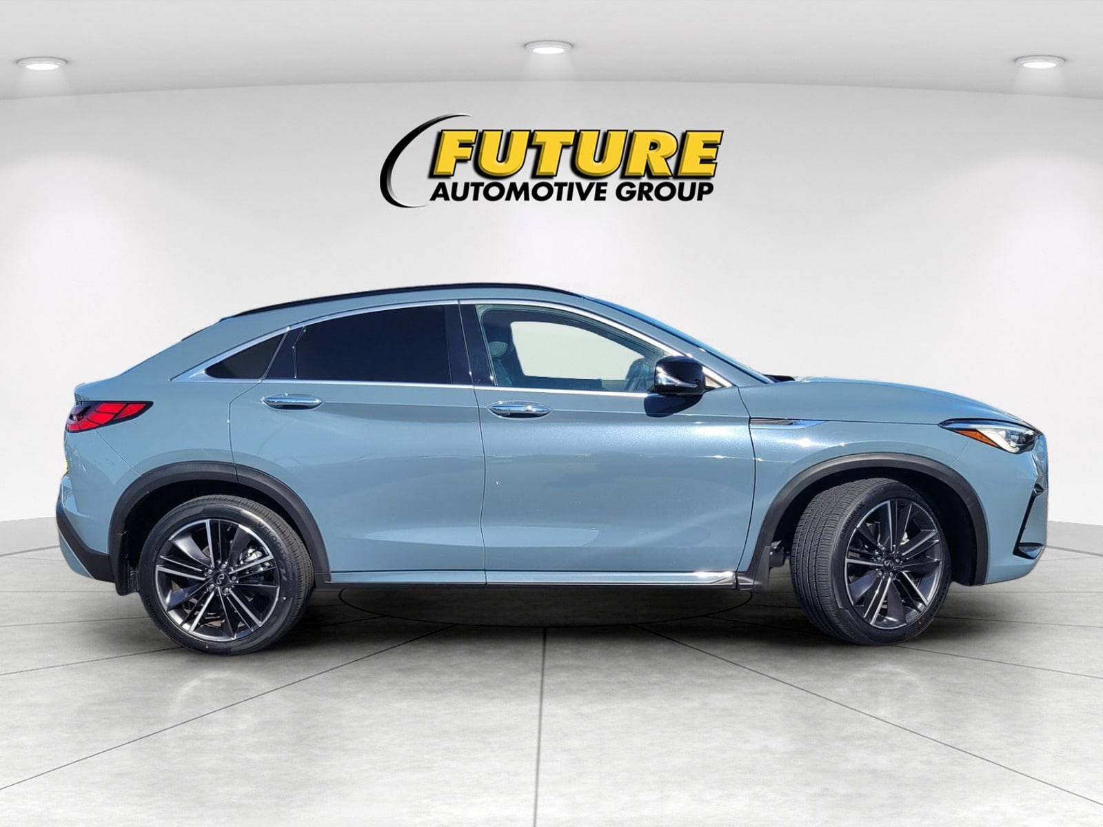 2022 INFINITI QX55 Luxe photo 2