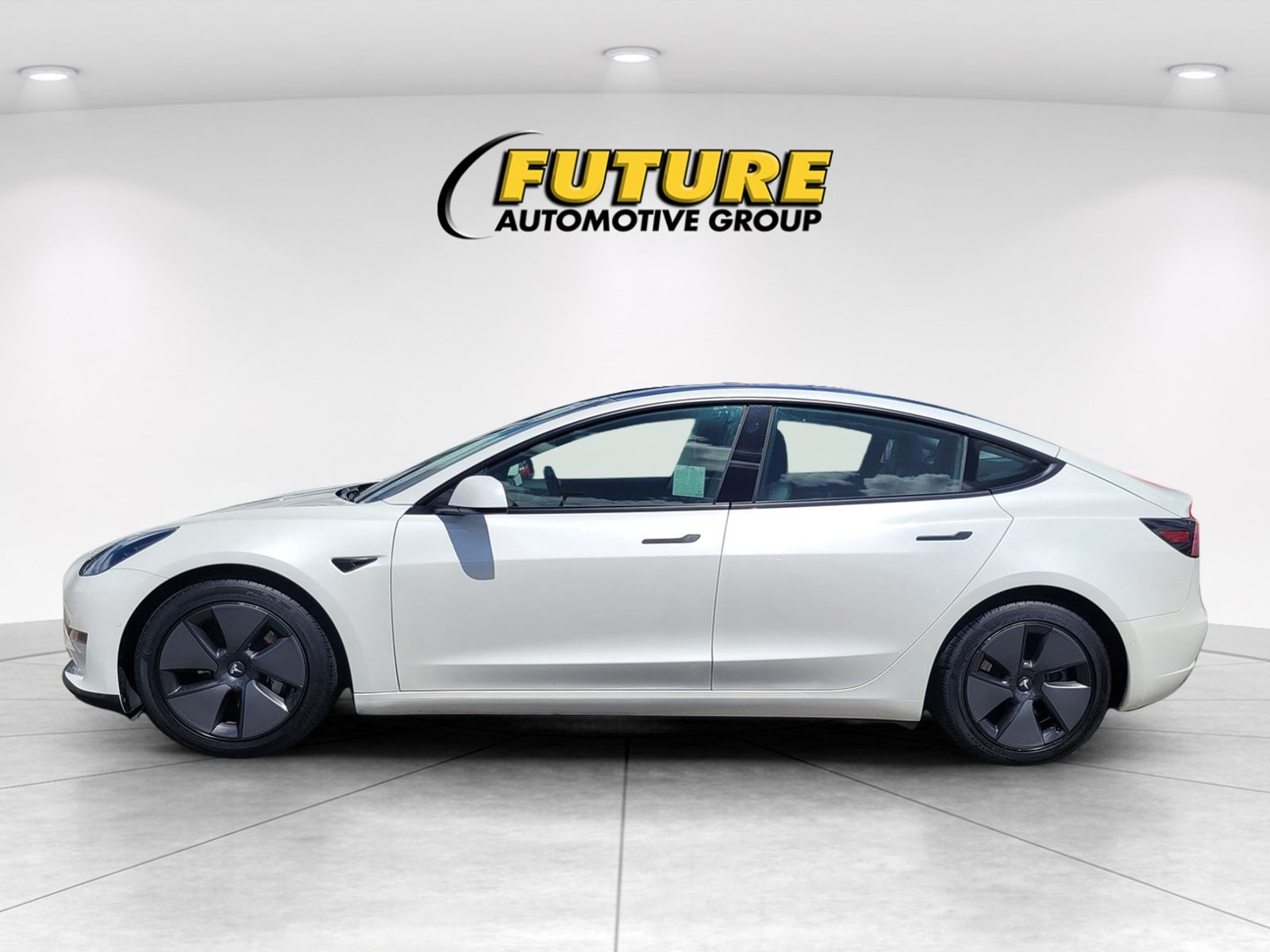 2021 Tesla Model 3 Standard Range Plus photo 5