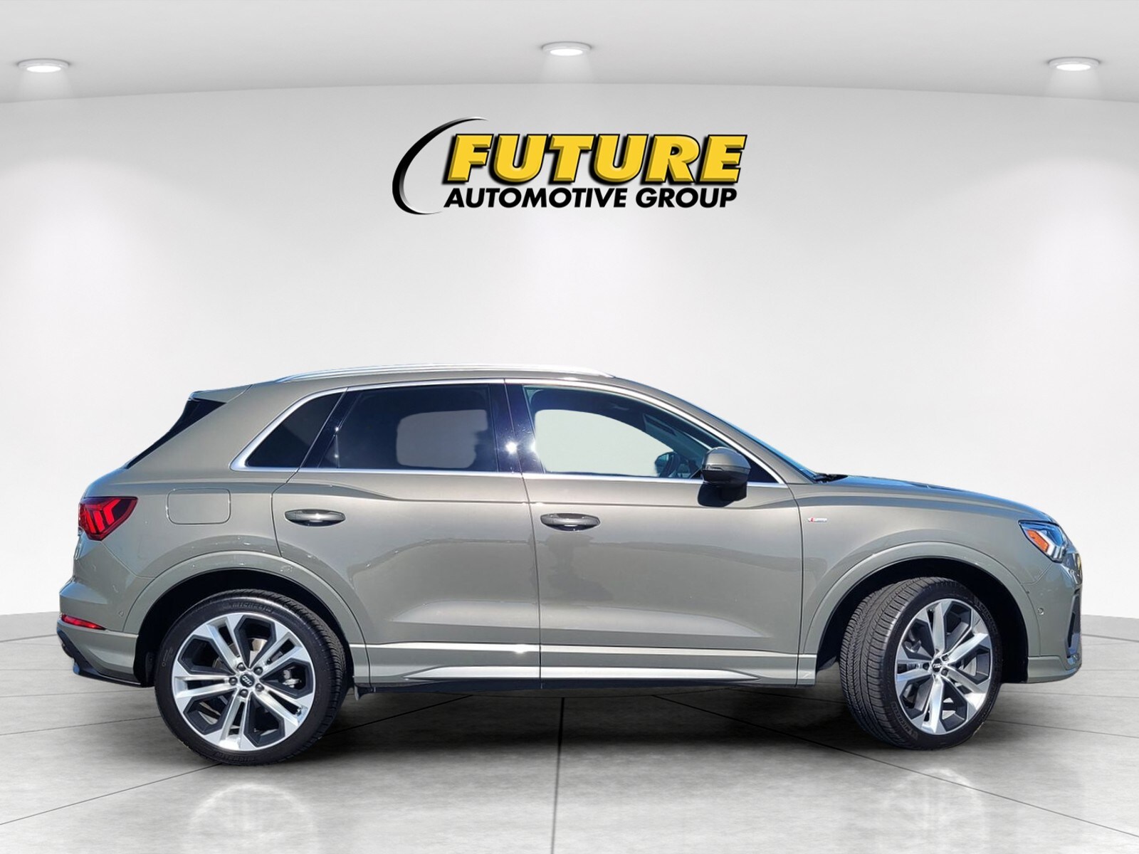 2020 Audi Q3 Prestige S Line photo 2