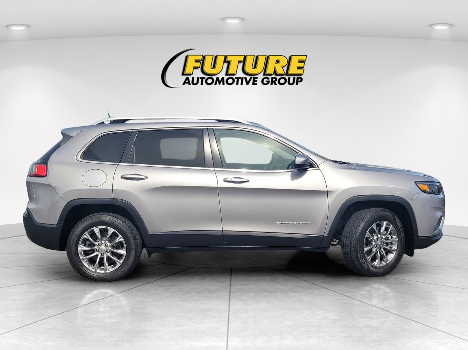 2020 Jeep Cherokee Latitude Plus photo 2