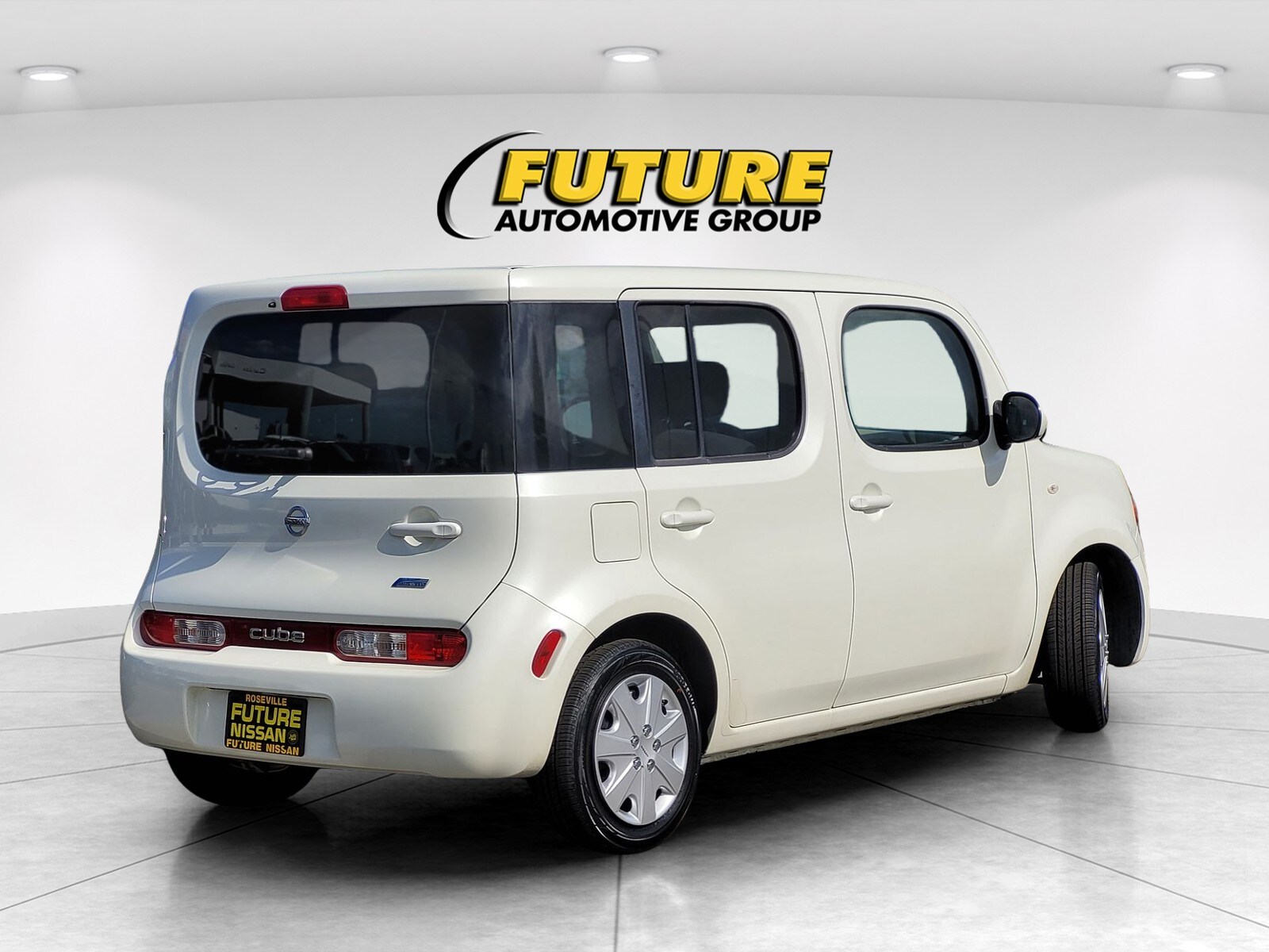 2010 Nissan Cube S photo 3