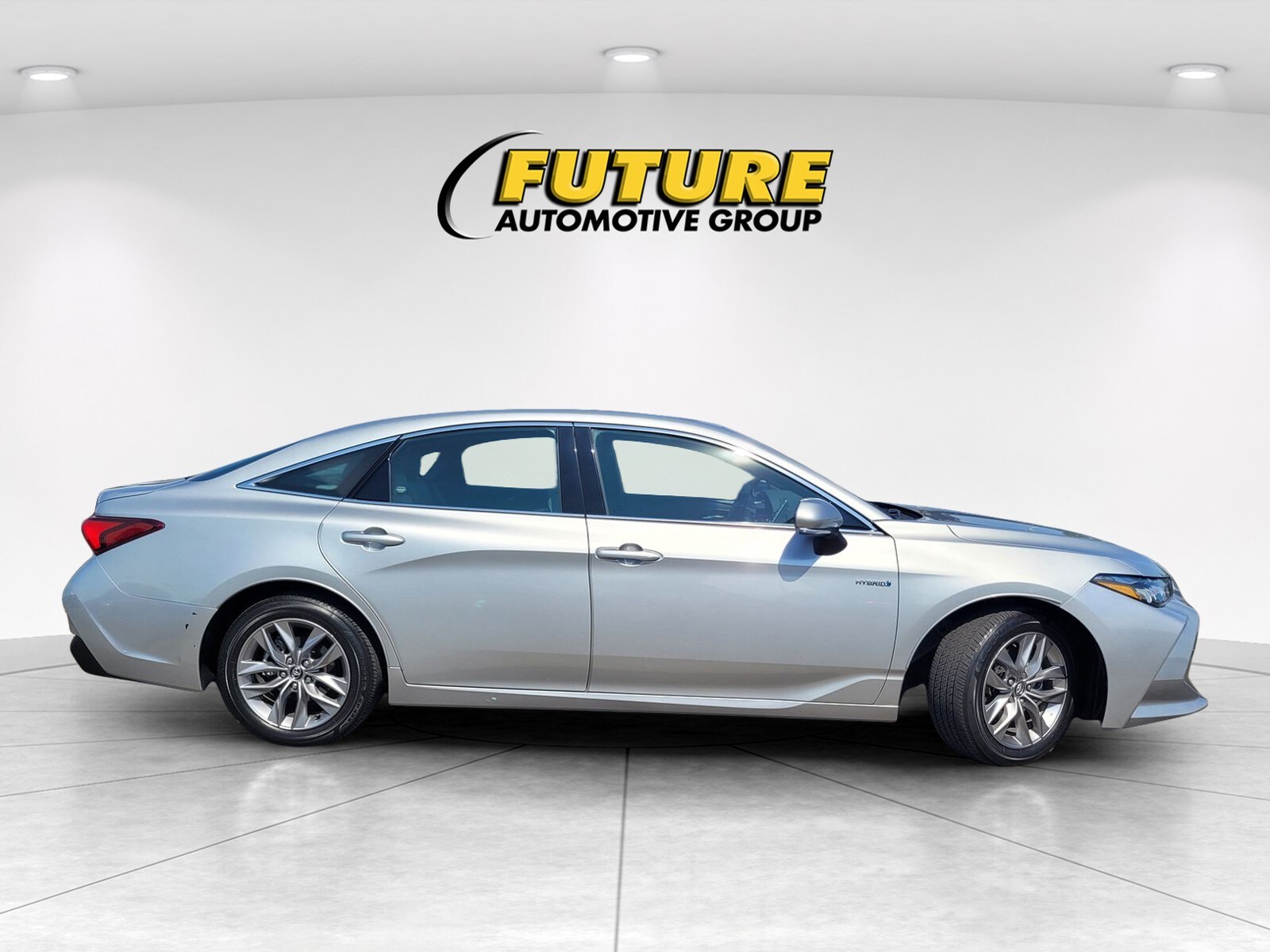 2020 Toyota Avalon Hybrid XLE photo 3
