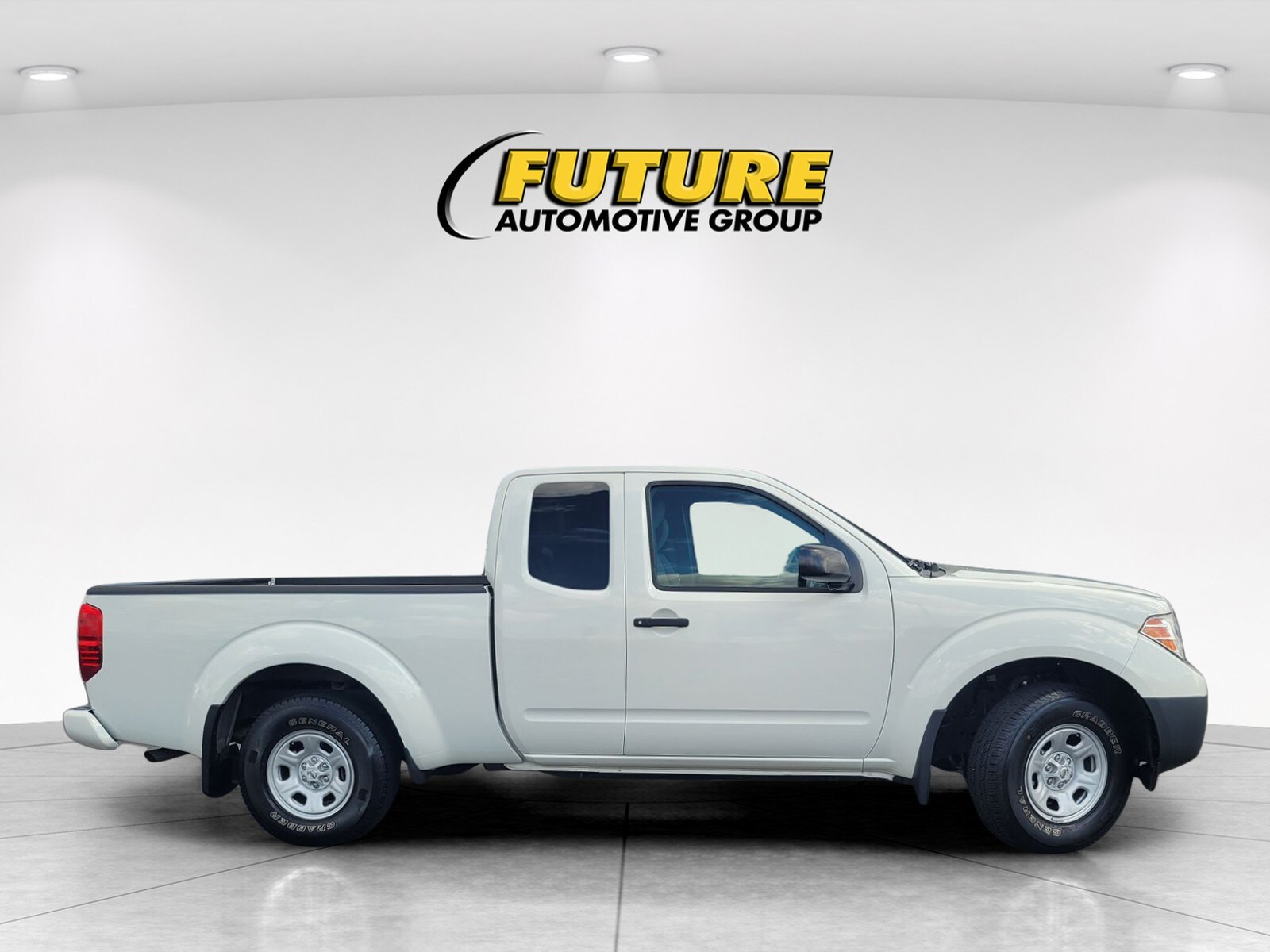 2019 Nissan Frontier S King Cab photo 3