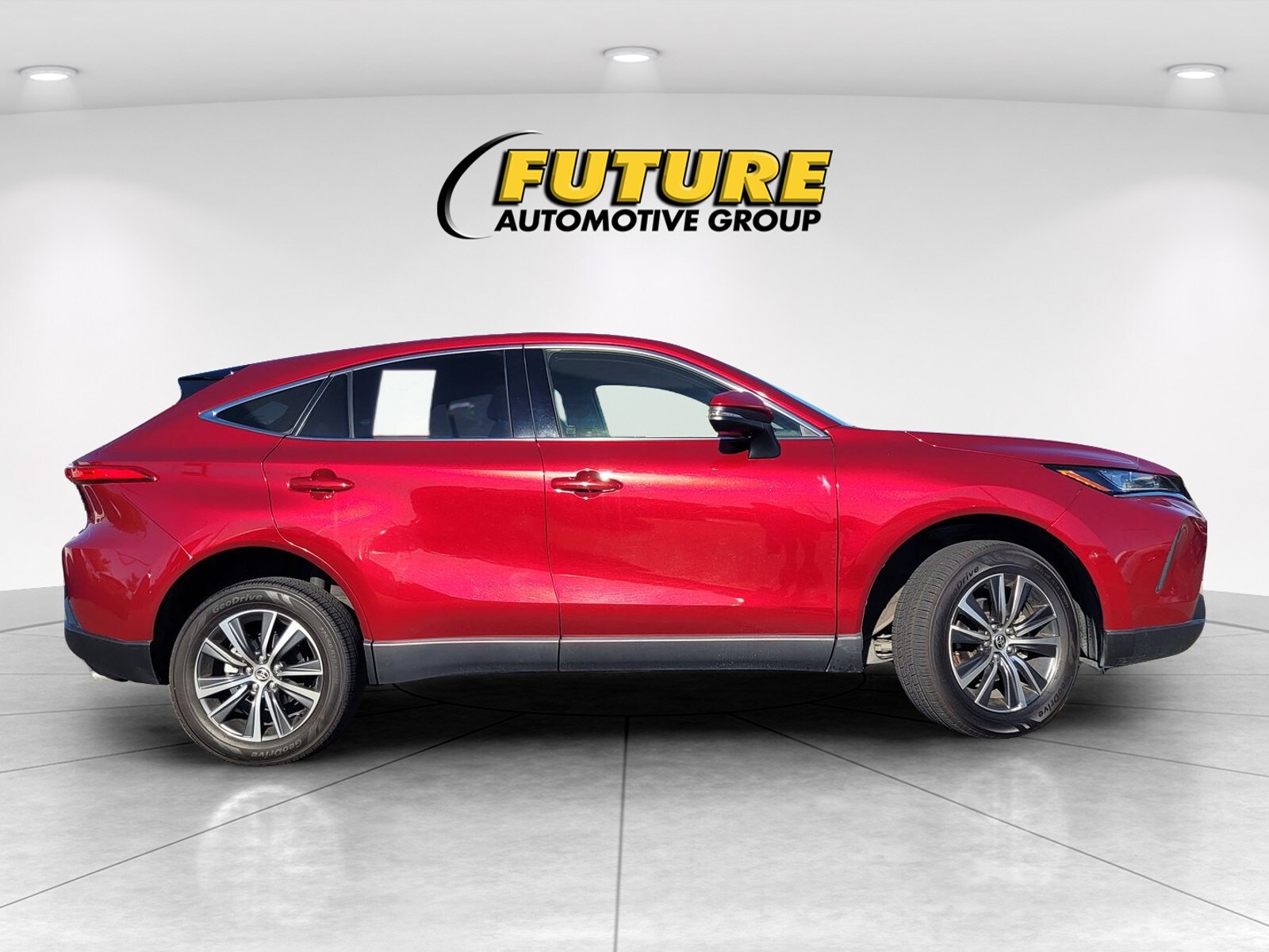 2022 Toyota Venza LE photo 3