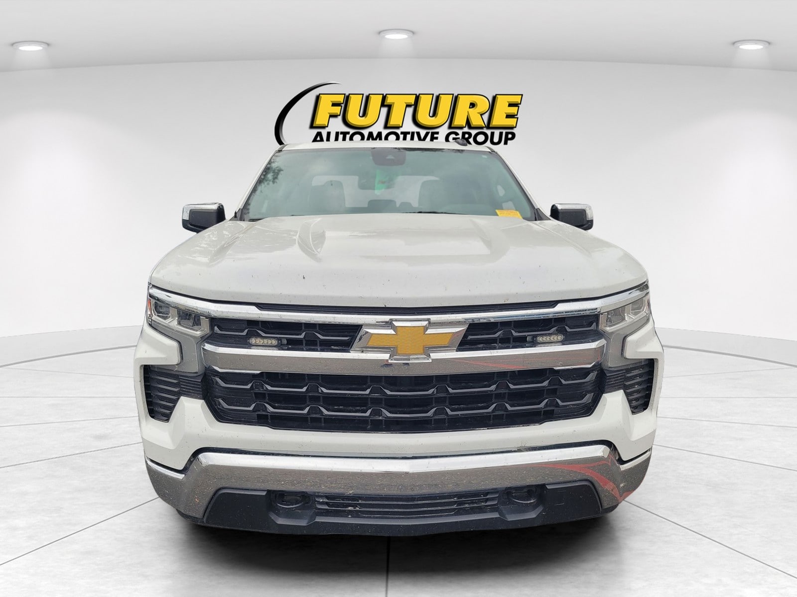 2023 Chevrolet Silverado 1500 LT Crew Cab photo 2