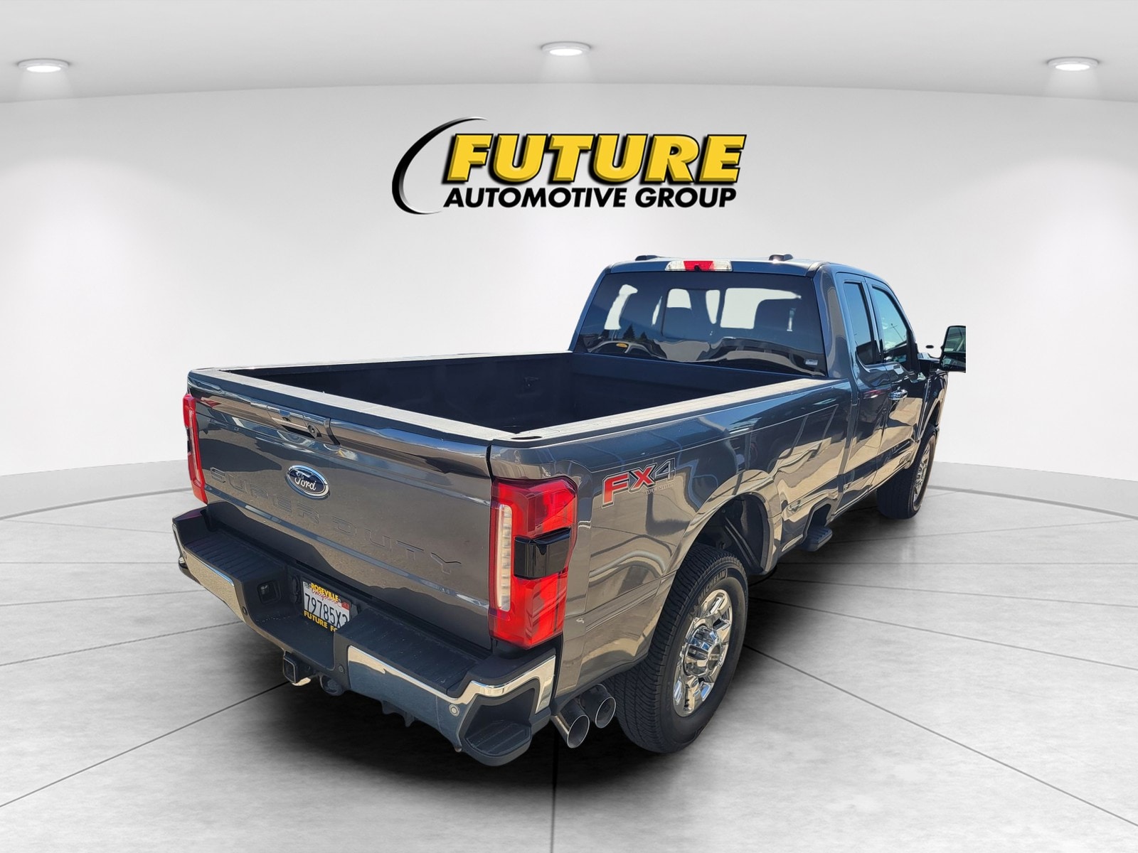 2023 Ford F-350SD Lariat Extended Cab photo 3