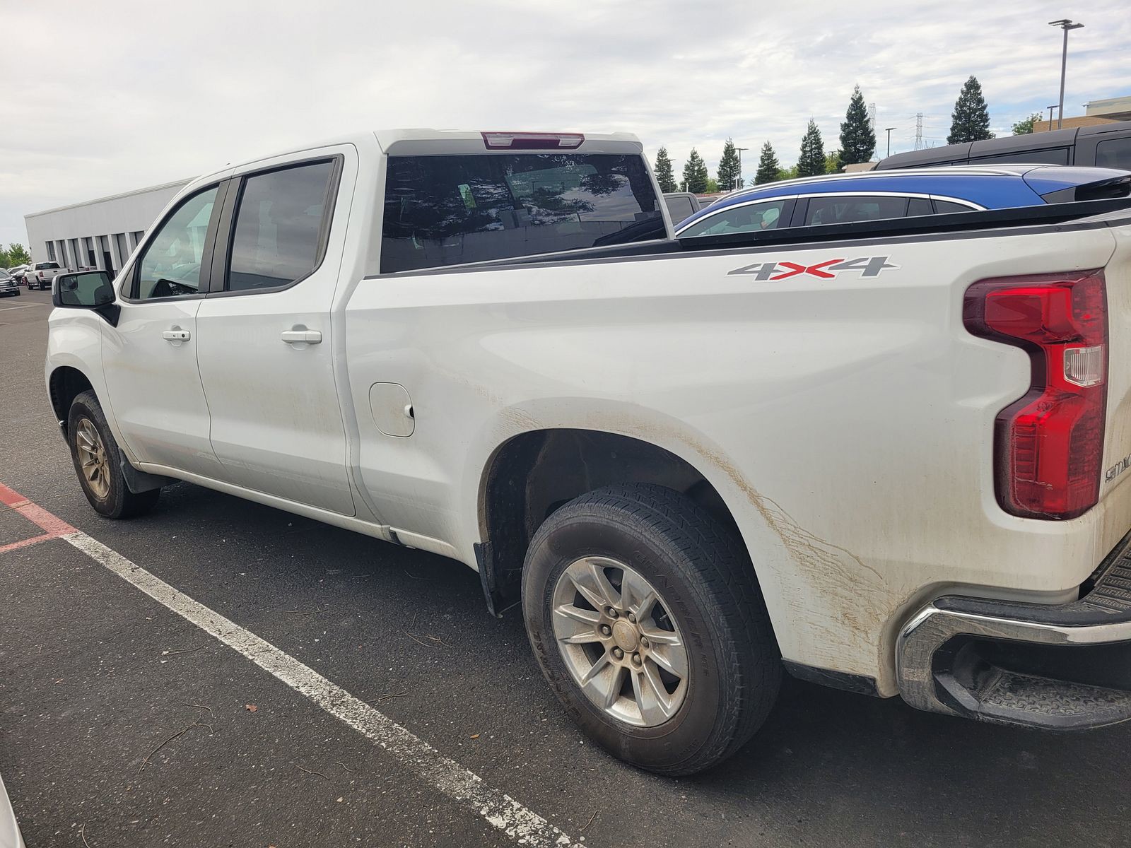 2023 Chevrolet Silverado 1500 LT Crew Cab photo 4