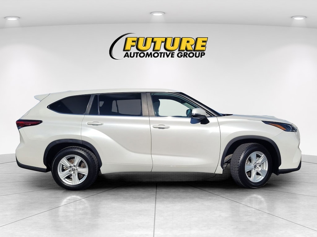 Used 2023 Toyota Highlander L SUV
