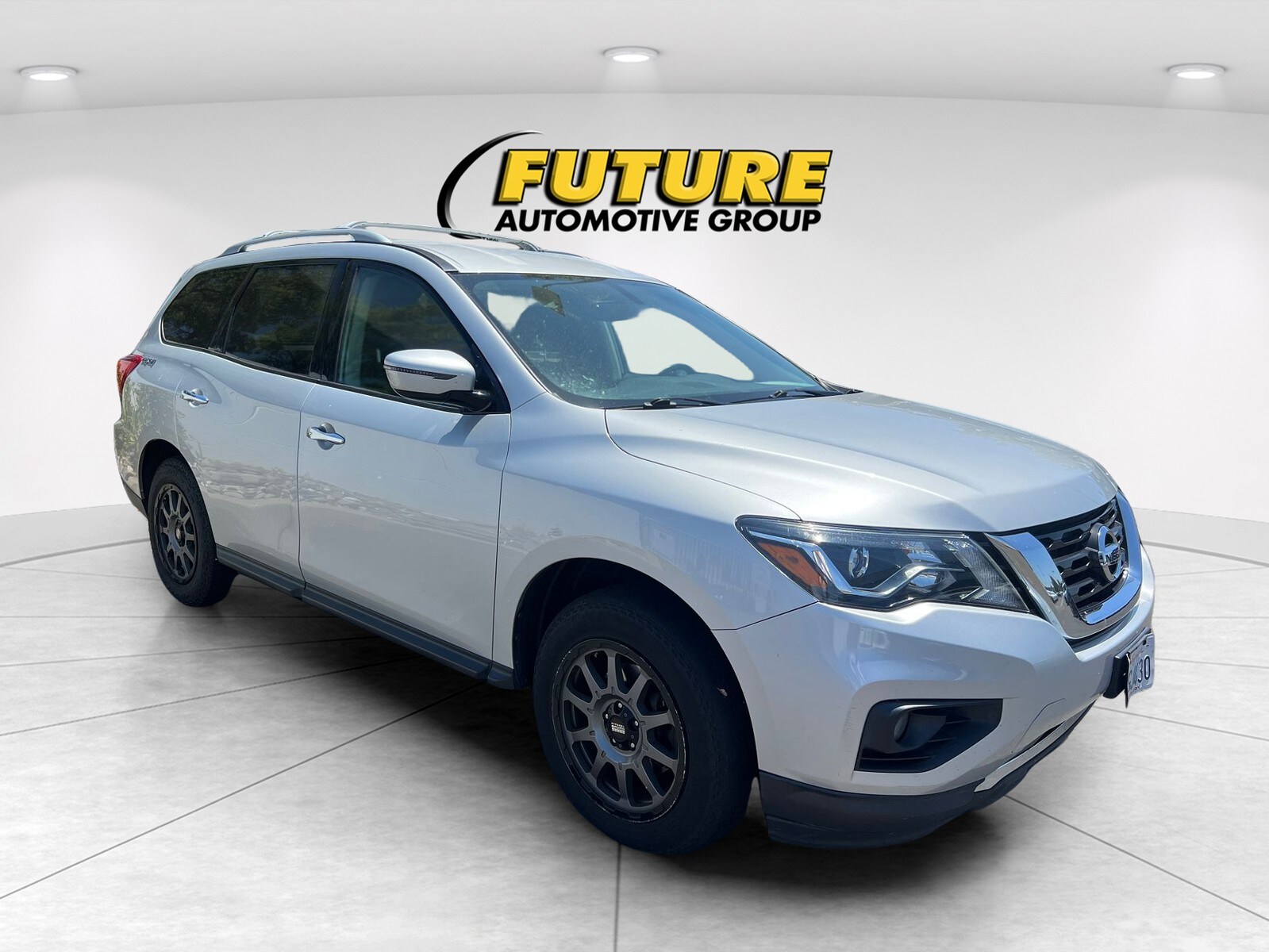 2018 Nissan Pathfinder SV photo 3