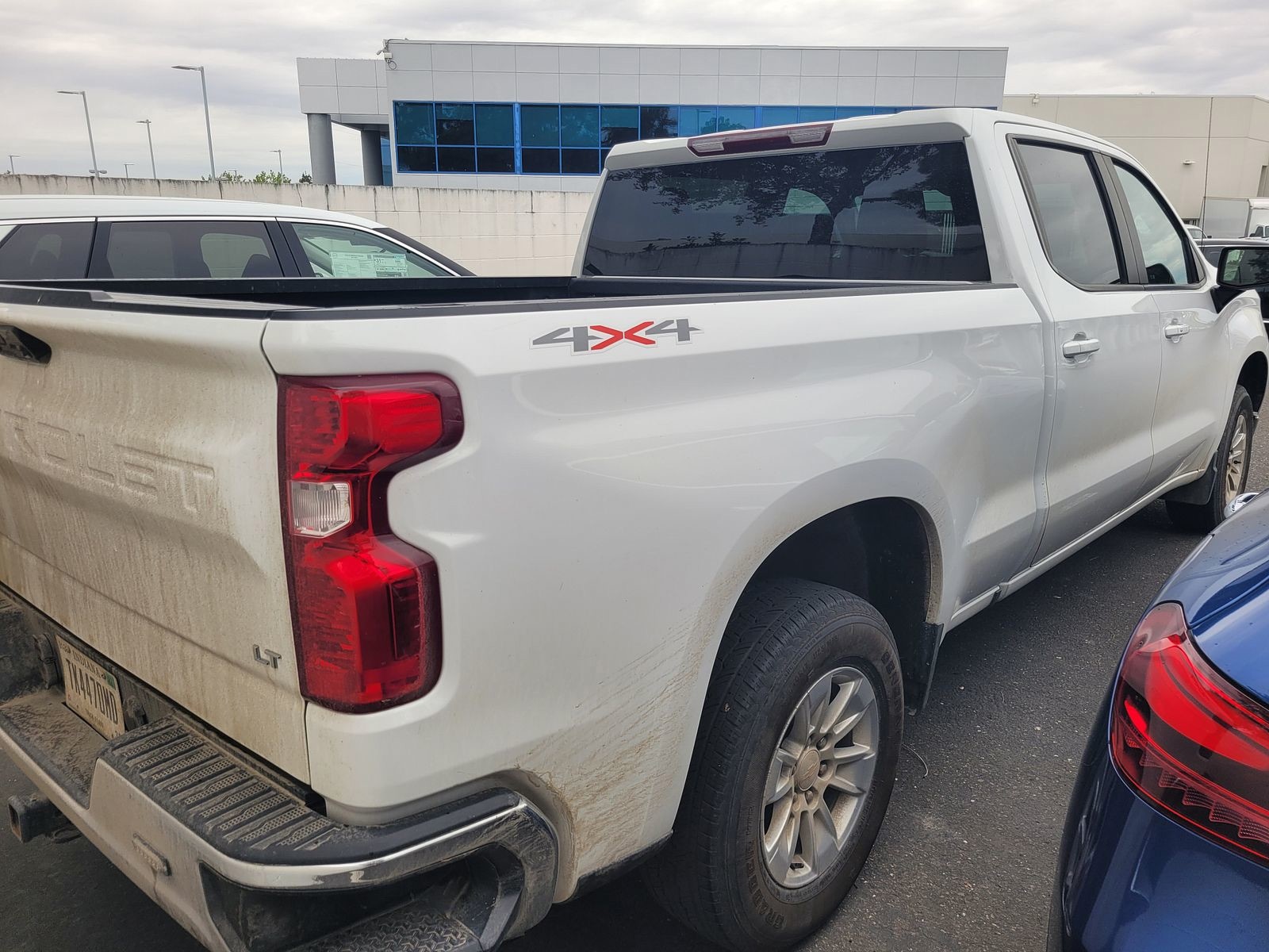 2023 Chevrolet Silverado 1500 LT Crew Cab photo 3