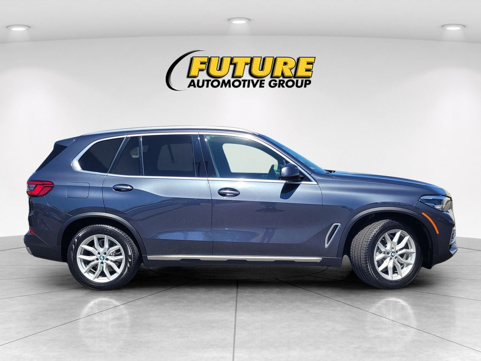 2020 BMW X5 sDrive40i photo 2