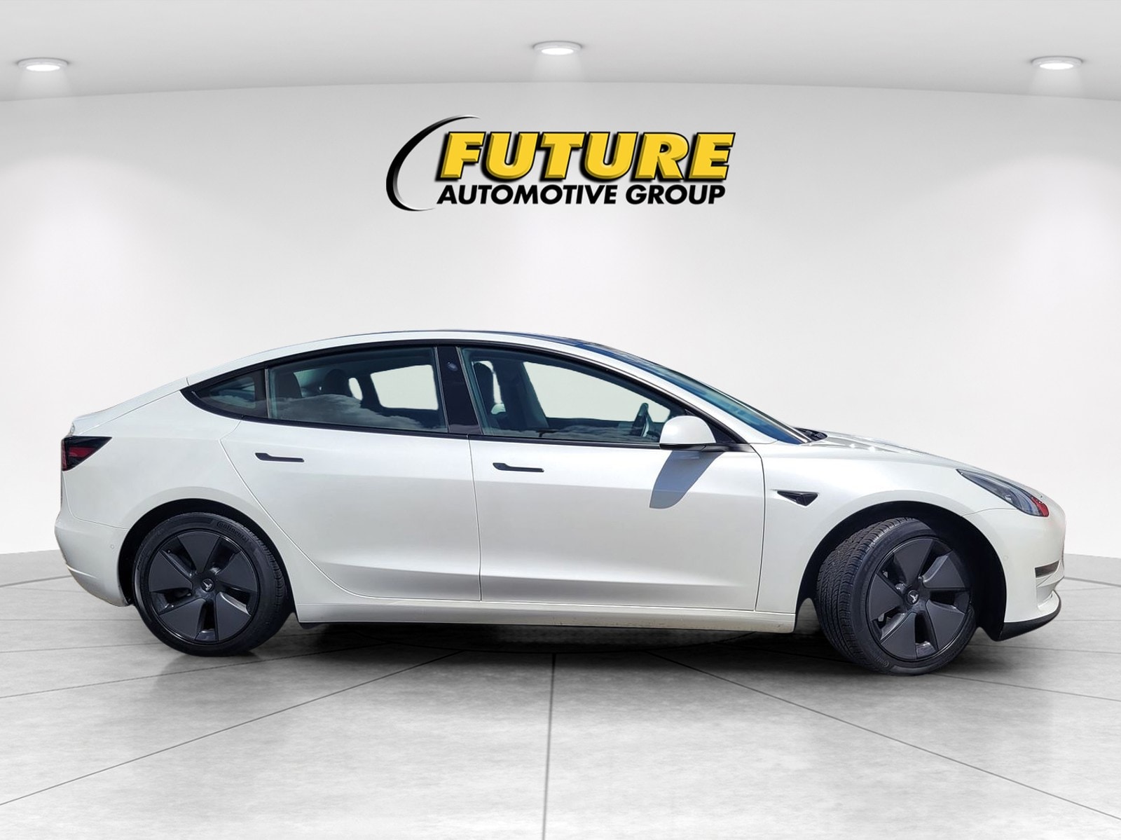 2021 Tesla Model 3 Standard Range Plus photo 2