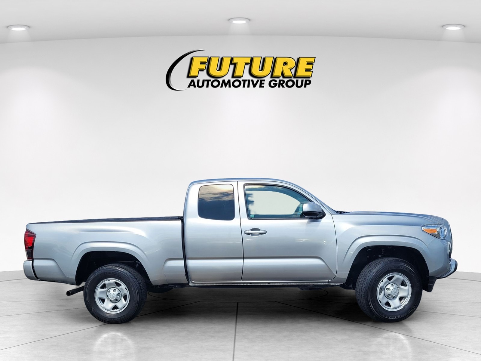 2022 Toyota Tacoma SR Access Cab photo 2