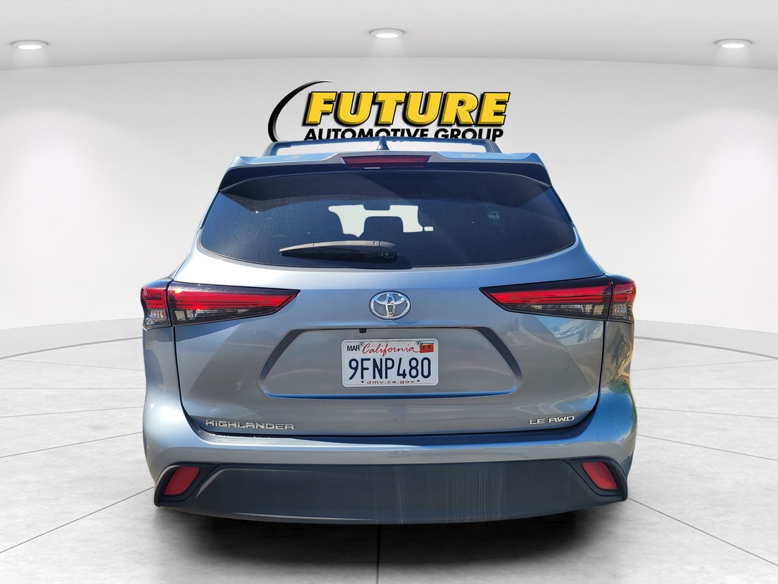 2023 Toyota Highlander LE photo 4