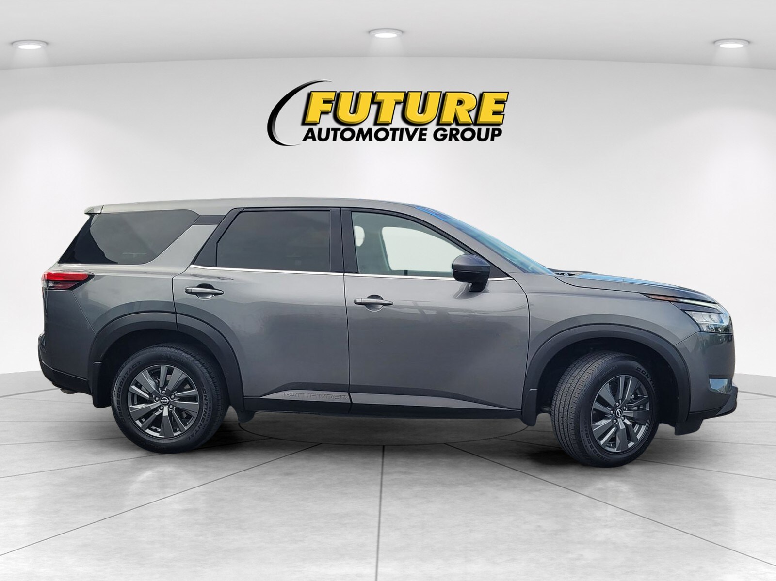 2022 Nissan Pathfinder S photo 2