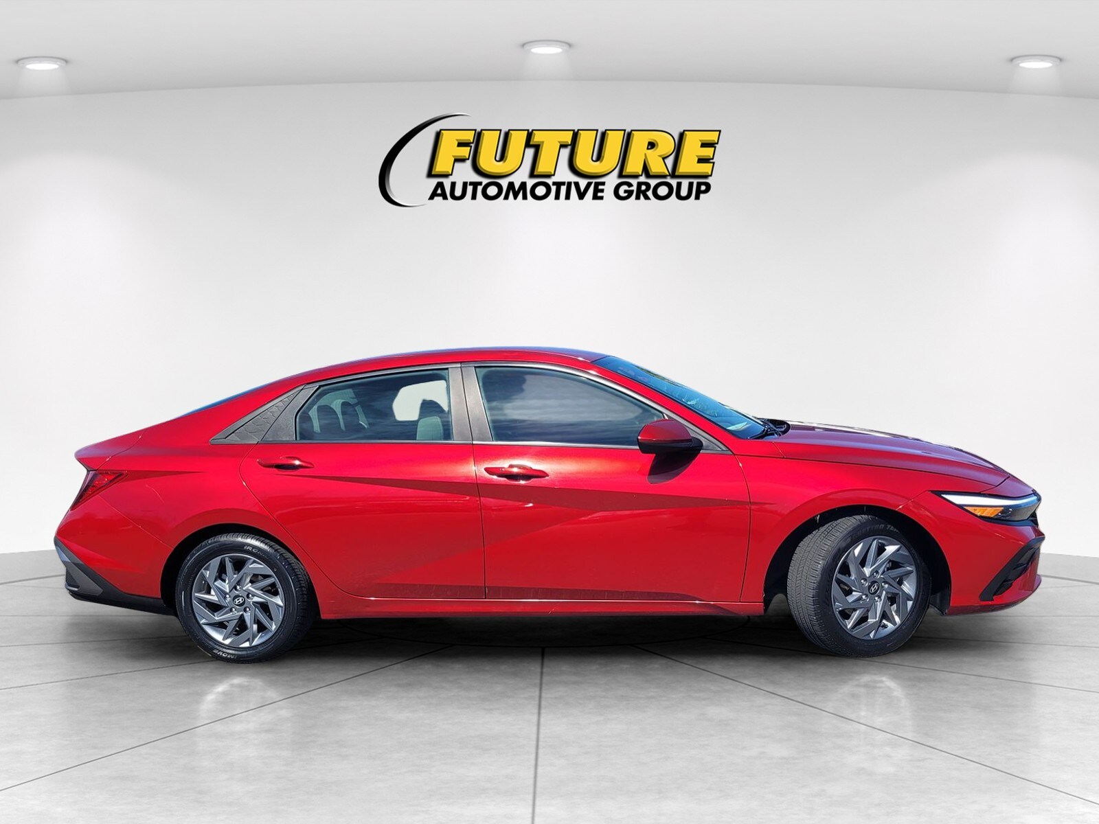 2024 Hyundai Elantra SEL photo 2