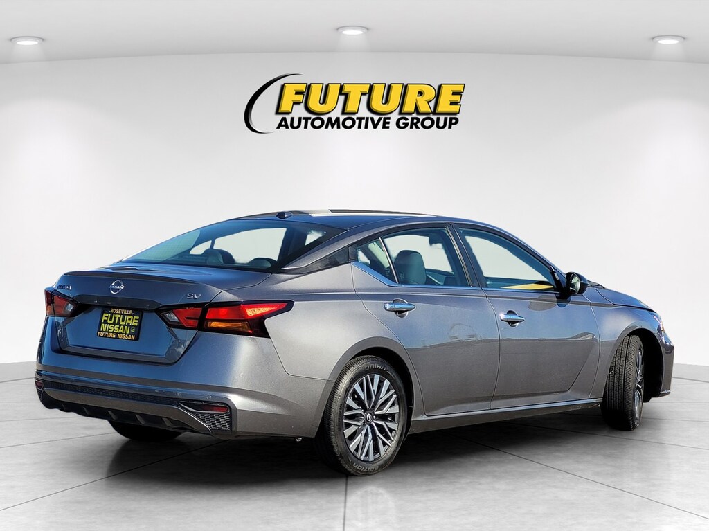Used 2024 Nissan Altima 2.5 SV Sedan