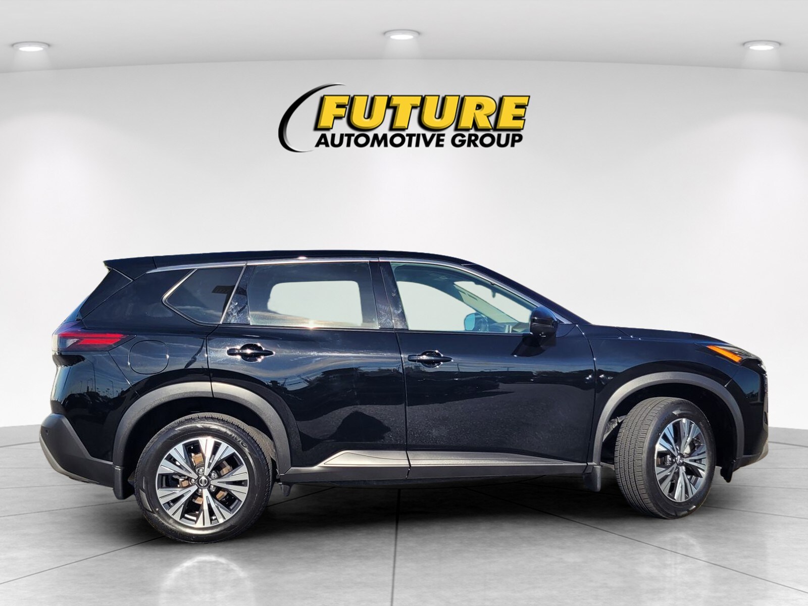 2021 Nissan Rogue SV photo 3