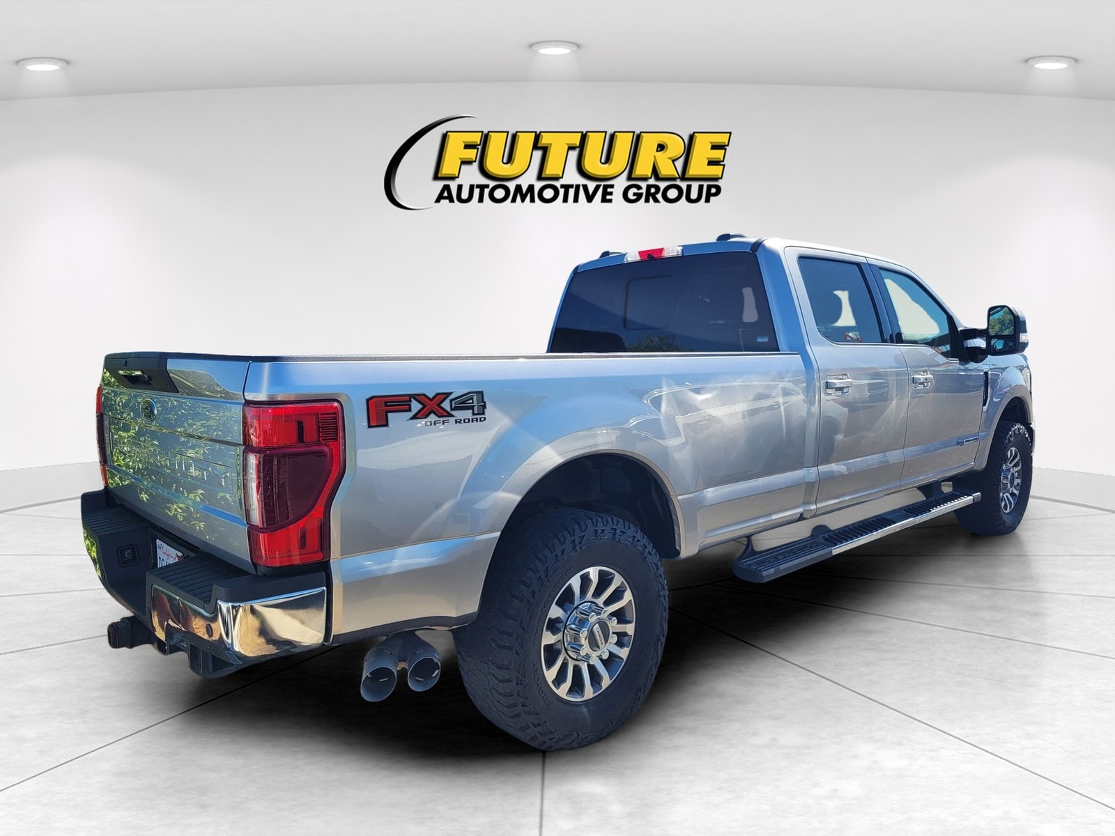 2020 Ford F-350SD Lariat Crew Cab photo 3