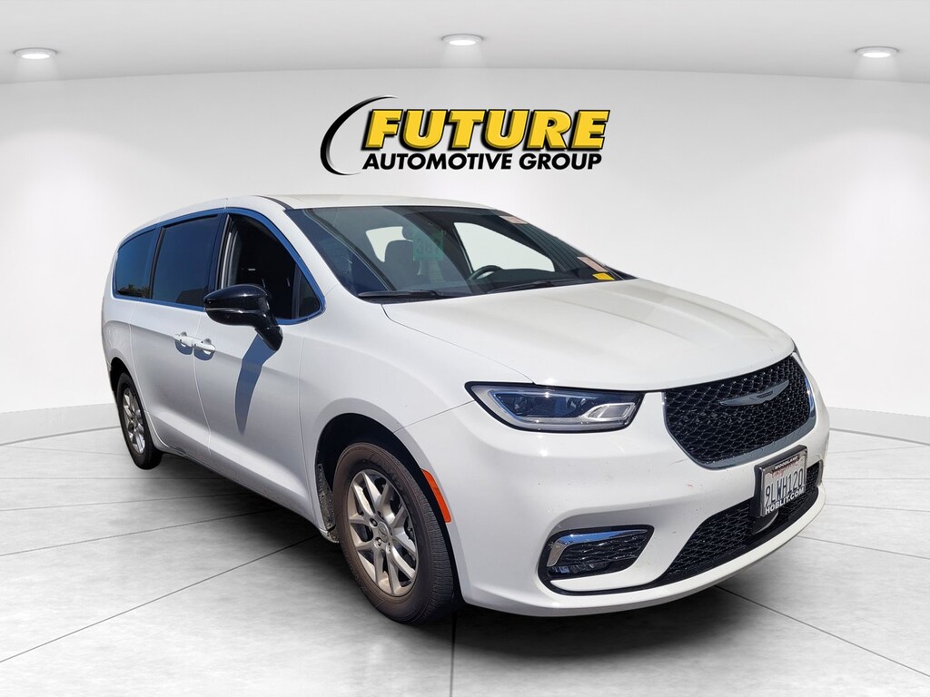 Used 2024 Chrysler Pacifica Touring Passenger Van