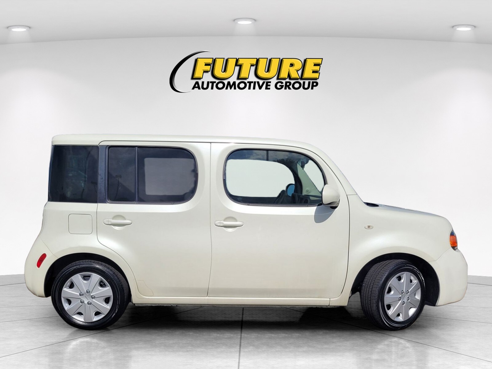 2010 Nissan Cube S photo 2