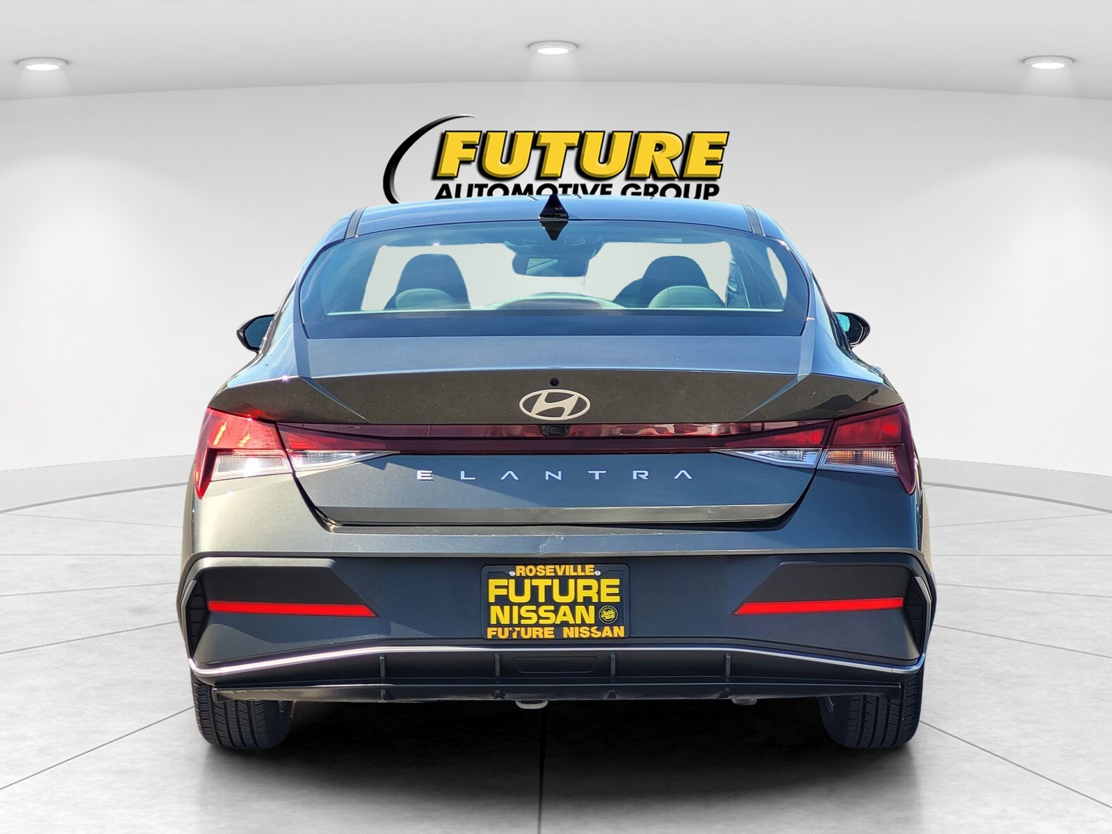 2024 Hyundai Elantra SEL photo 3