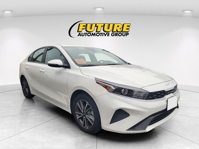 2023 Kia Forte LXS AT's photo