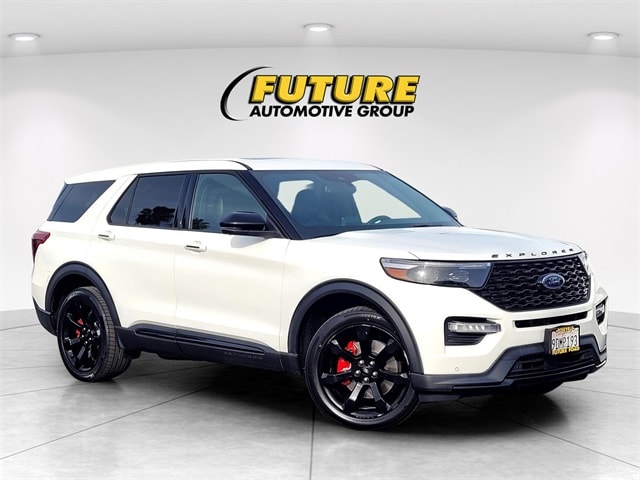 2022 Ford Explorer ST's photo