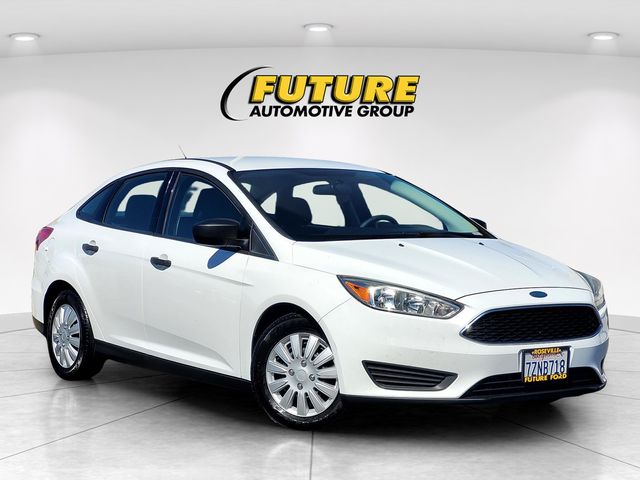 2017 Ford Focus Sedan S's photo