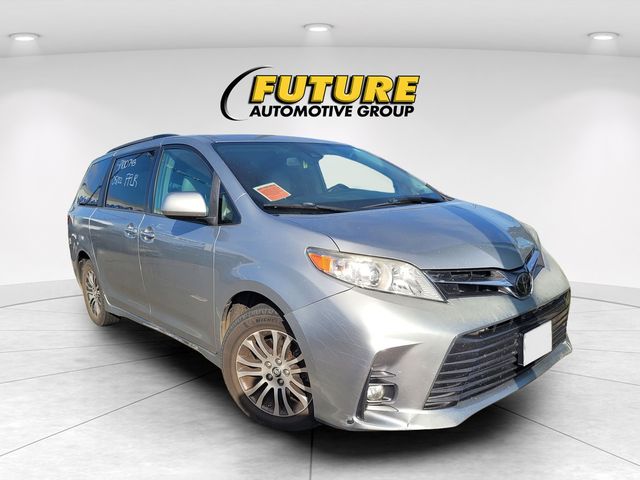 2019 Toyota Sienna XLE V6 7-Passenger Access Seat's photo