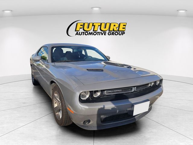2019 Dodge Challenger SXT Auto's photo