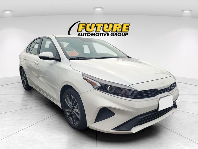 2023 Kia Forte LXS AT's photo