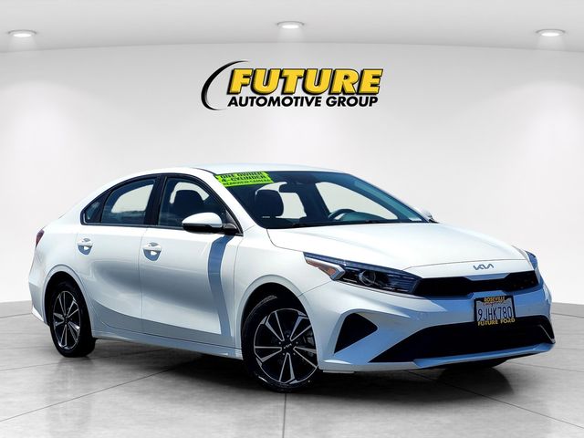 2023 Kia Forte LXS AT's photo