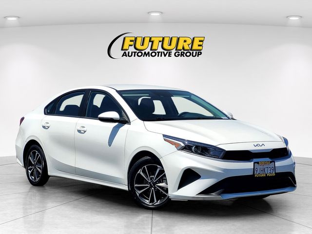 2023 Kia Forte LXS AT's photo