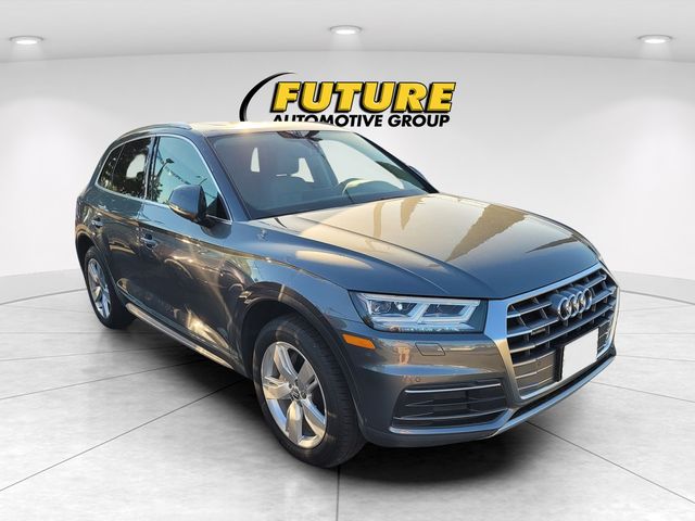 2019 Audi Q5 2.0T quattro S tronic Premium Plus's photo
