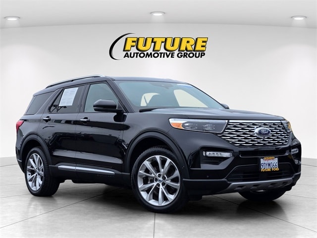 2022 Ford Explorer Platinum's photo