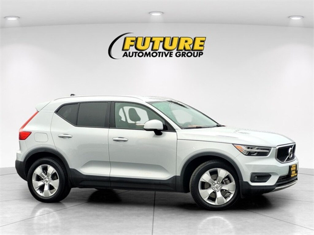 Certified 2021 Volvo XC40 Momentum AWD SUV