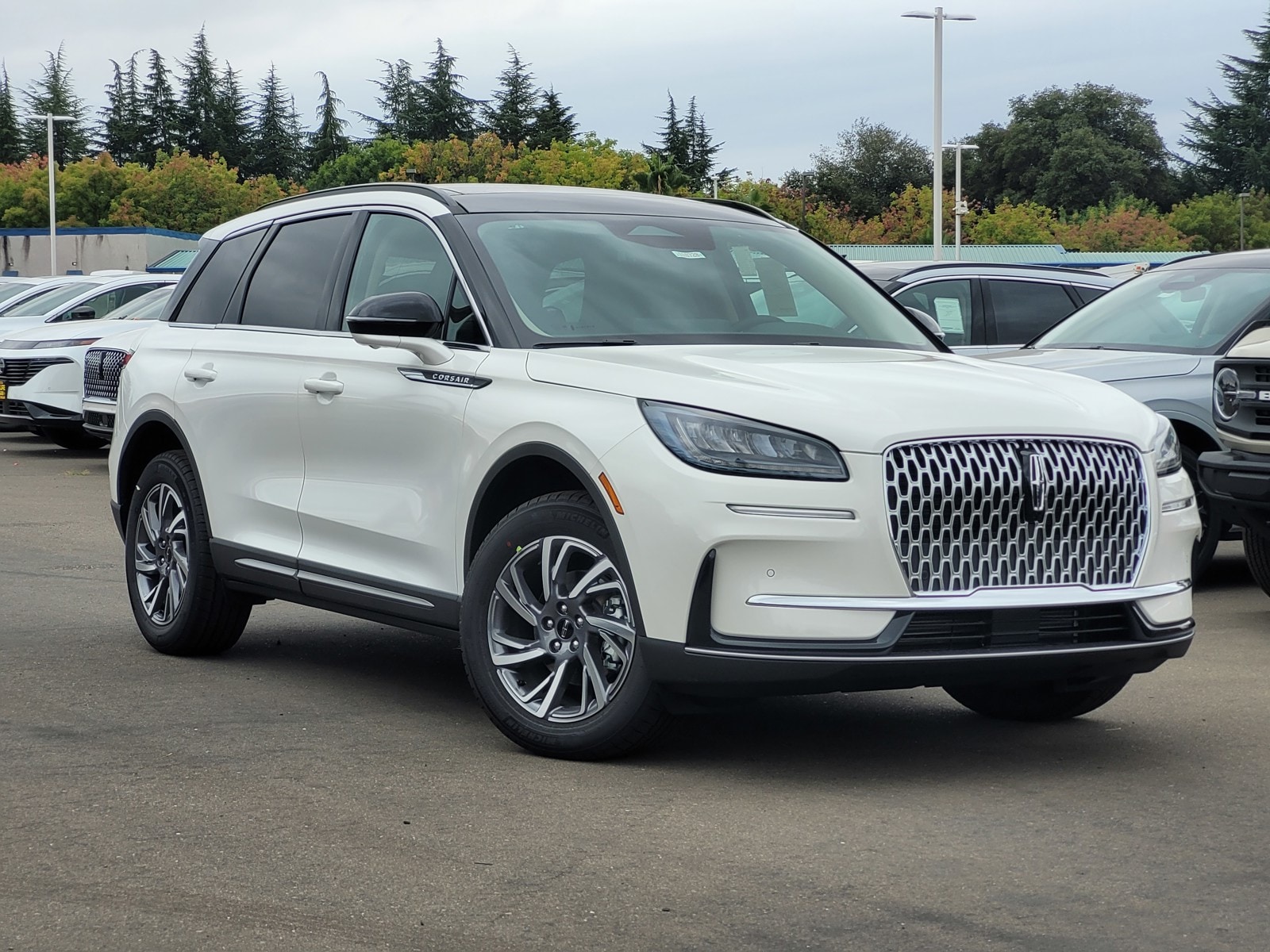 2025 Lincoln Corsair Premiere's photo