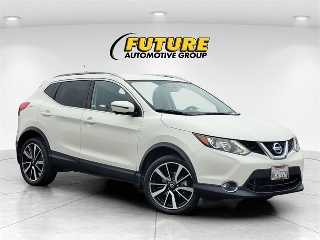 2017 Nissan Rogue Sport SL's photo