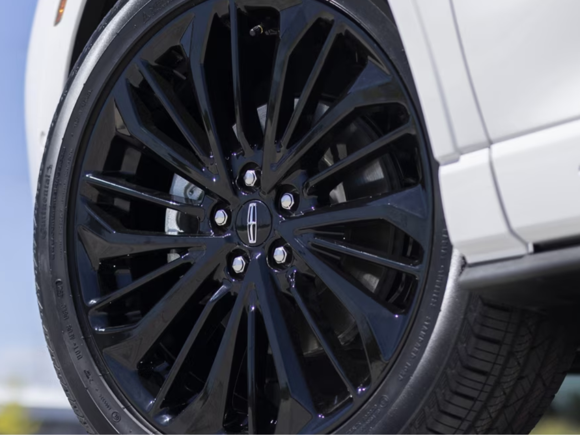 2025%20Lincoln%20Corsair%20tires.png