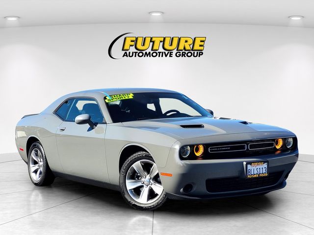 2019 Dodge Challenger SXT Auto's photo