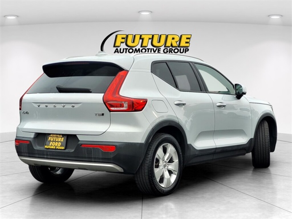 Certified 2021 Volvo XC40 Momentum AWD SUV
