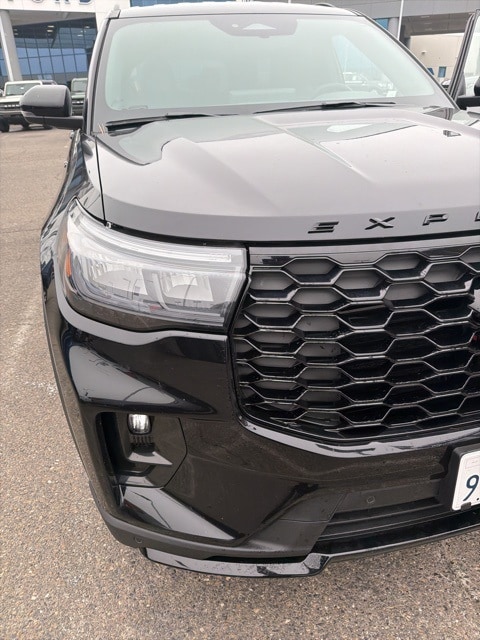 2025 Ford Explorer ST-LINE's photo