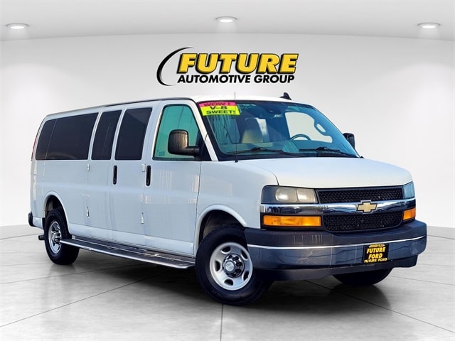 2020 Chevrolet Express Passenger LT's photo