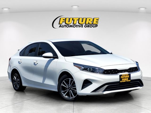 2023 Kia Forte LXS AT's photo