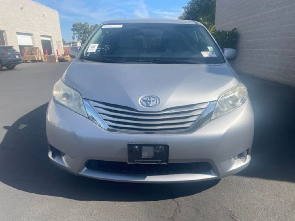 Certified 2017 Toyota Sienna LE Minivan/Van