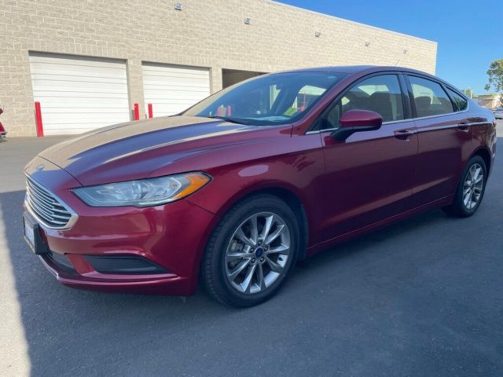 Used 2017 Ford Fusion SE Sedan