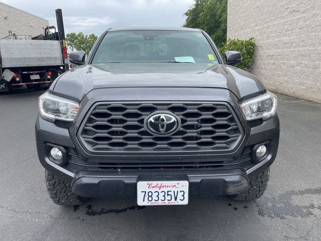 2023 Toyota Tacoma TRD Off-Road photo 2