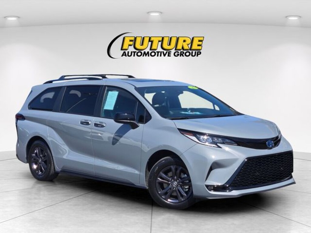 Used 2025 Toyota Sienna XSE Minivan/Van