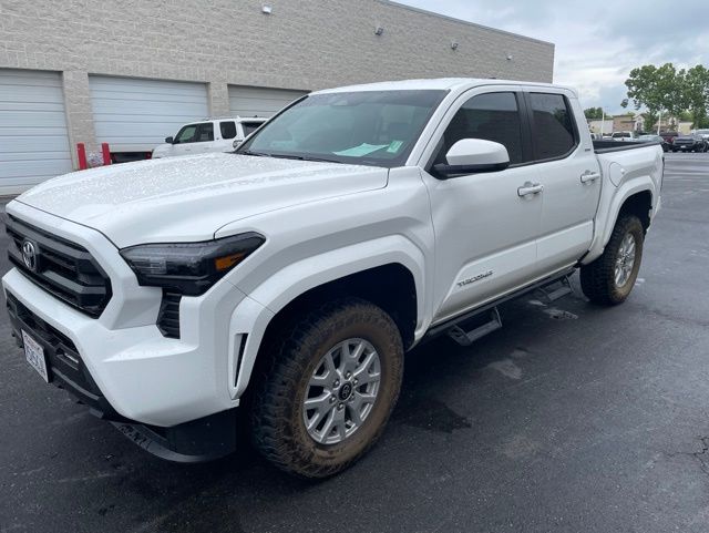 2025 Toyota Tacoma SR5 photo 3